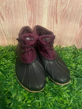 Skechers Women’s Black Rubber Duck Boots with Burgundy Quilted Upper